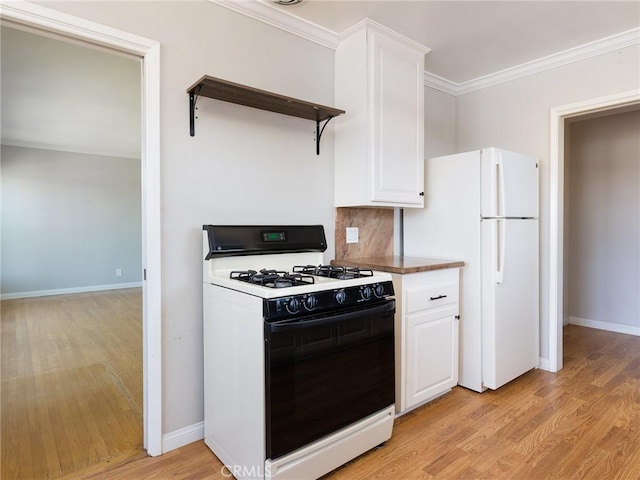 1032 W R St, Wilmington, CA 90744 - kitchen with gas range oven, freestanding refrigerator, light wood-style floors, open shelves, and ornamental molding