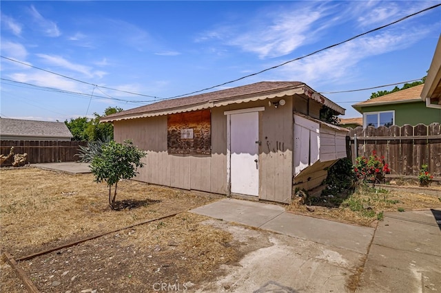 412 2nd St, Orland, CA 95963 - view of outdoor structure featuring a fenced backyard