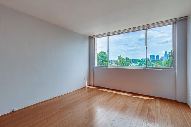421 S La Fayette Park Pl Unit 701, Los Angeles, CA 90057 - spare room featuring light wood-style floors and a view of skyline