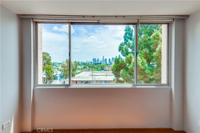 421 S La Fayette Park Pl Unit 701, Los Angeles, CA 90057 - unfurnished room featuring a skyline view