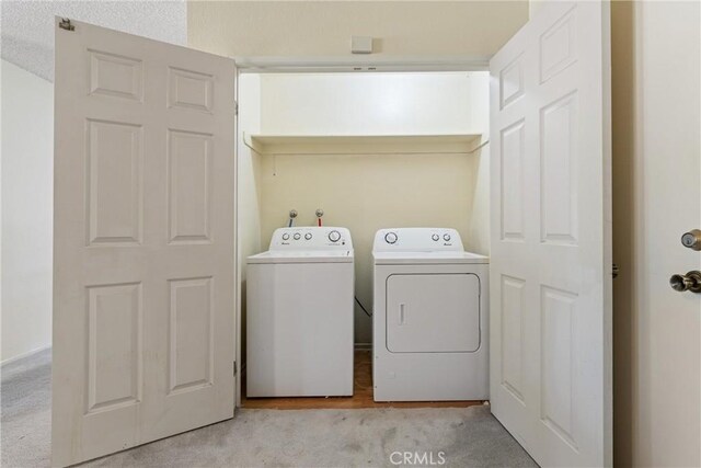 42330 61st St W, Lancaster, CA 93536 - laundry area featuring washing machine and dryer and light carpet
