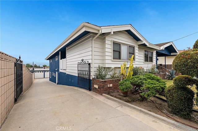 4612 W 132nd St, Hawthorne, CA 90250 - view of front of house featuring an outdoor structure