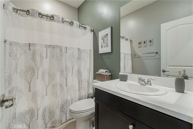29042 Botanical Cir, Menifee, CA 92584 - full bathroom featuring vanity, toilet, a shower with shower curtain, and a textured wall