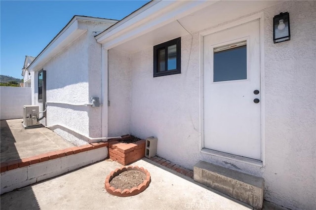 453 N Walker Ave, San Pedro, CA 90732 - view of exterior entry featuring stucco siding