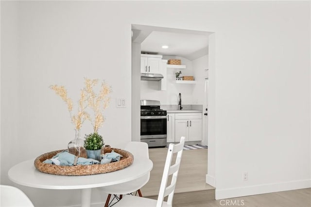 453 N Walker Ave, San Pedro, CA 90732 - dining room featuring light wood-style flooring and baseboards