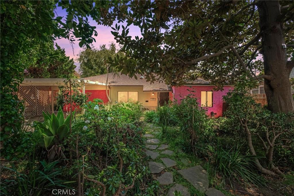 11816 Avon Way, Los Angeles, CA 90066 - view of yard