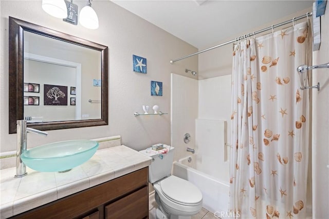 959 Corwin Pl, Hemet, CA 92544 - bathroom with vanity, shower / bathtub combination with curtain, and toilet