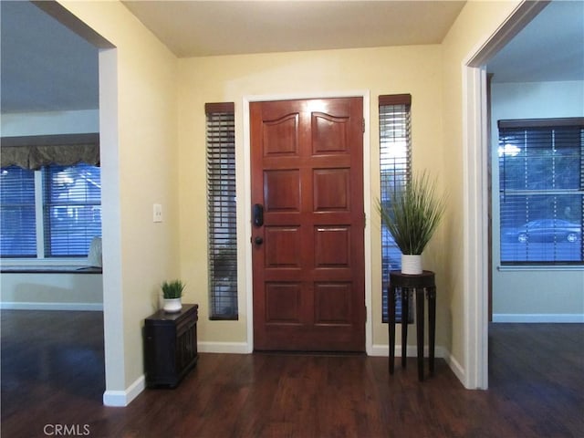 1575 Santa Inez Ct, Merced, CA 95340 - foyer entrance featuring wood finished floors and baseboards