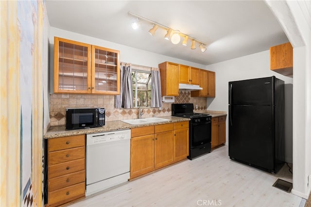 1244 Bear Springs Rd, Twin Peaks, CA 92391 - kitchen featuring black appliances, a sink, under cabinet range hood, light wood finished floors, and decorative backsplash