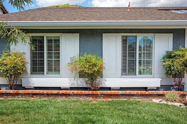 6505 Smoke Tree Ave, Oak Park, CA 91377 - view of side of home featuring a shingled roof and stucco siding