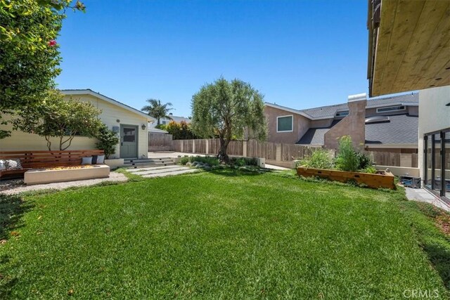 1330 8th St, Manhattan Beach, CA 90266 - view of yard featuring a vegetable garden