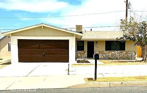 305 Higgins Rd, Barstow, CA 92311 - photo 2