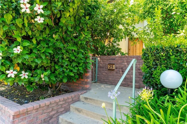 18759 Hatteras St Unit 25, Tarzana, CA 91356 - view of gate
