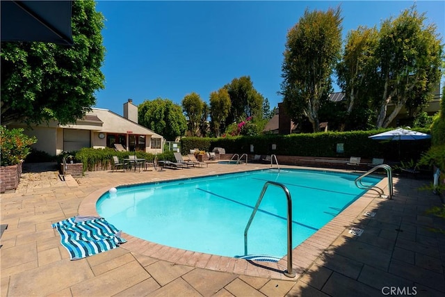 18759 Hatteras St Unit 25, Tarzana, CA 91356 - community pool with a patio area