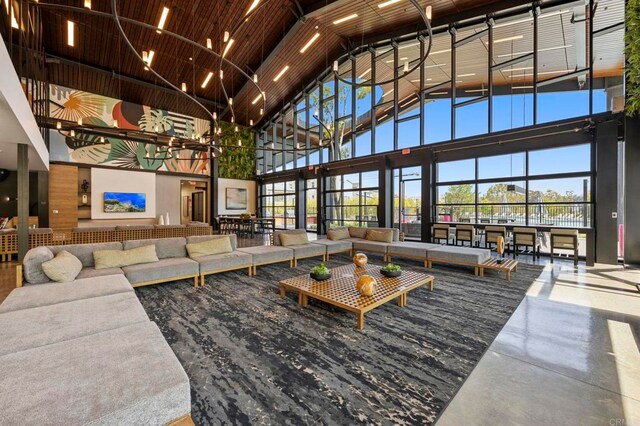 7902 Belluno Way, San Diego, CA 92126 - lobby with a high ceiling