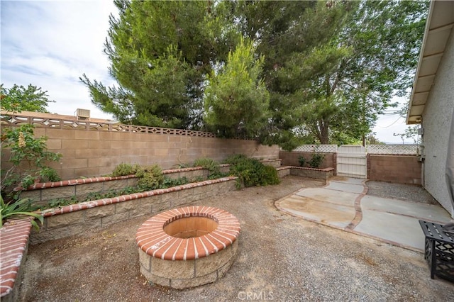 43220 51st St W, Quartz Hill, CA 93536 - fenced backyard featuring a patio