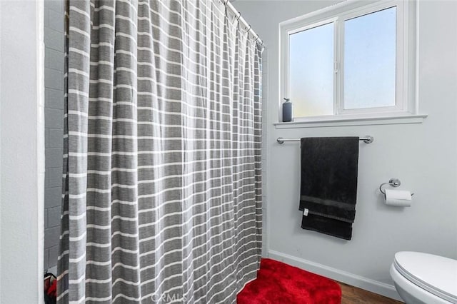 2192 Beverly Ave, Clovis, CA 93611 - bathroom featuring toilet, baseboards, curtained shower, and wood finished floors