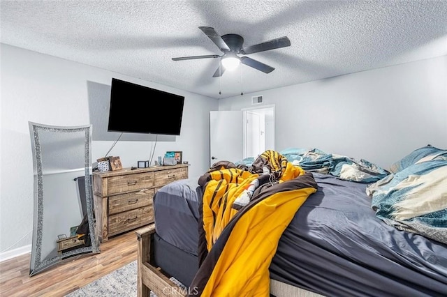2192 Beverly Ave, Clovis, CA 93611 - bedroom featuring light wood-style flooring, a textured ceiling, and a ceiling fan