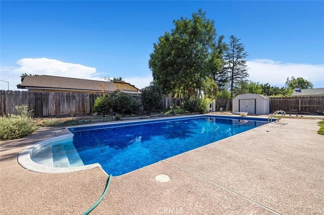 2192 Beverly Ave, Clovis, CA 93611 - view of pool featuring a fenced backyard and a patio area