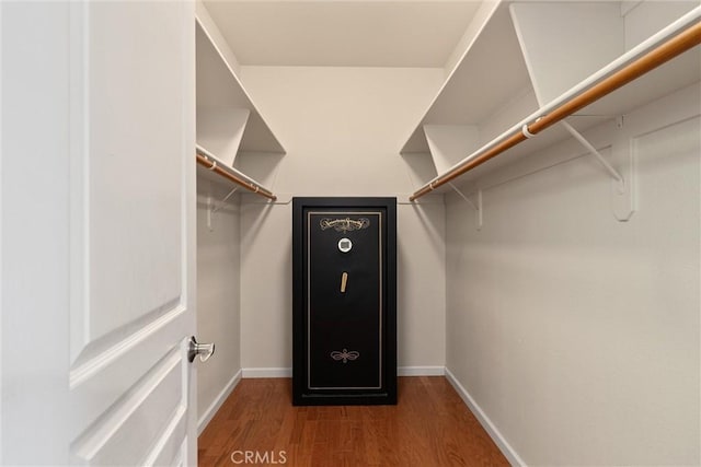 1095 Glenwood Ln, Willows, CA 95988 - walk in closet featuring wood finished floors