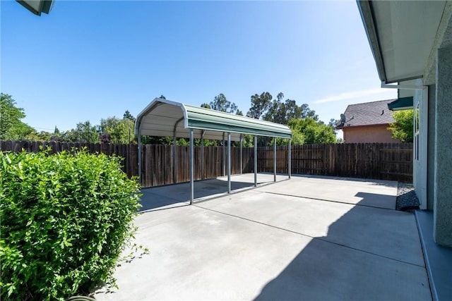 1095 Glenwood Ln, Willows, CA 95988 - fenced backyard with a carport