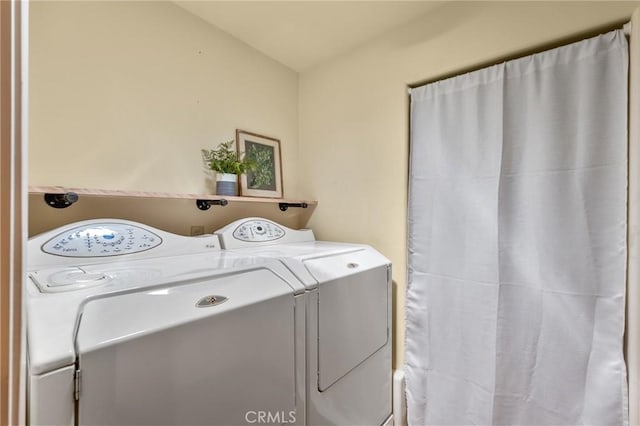 8830 Quail Springs Rd, Joshua Tree, CA 92252 - laundry room with washer and dryer
