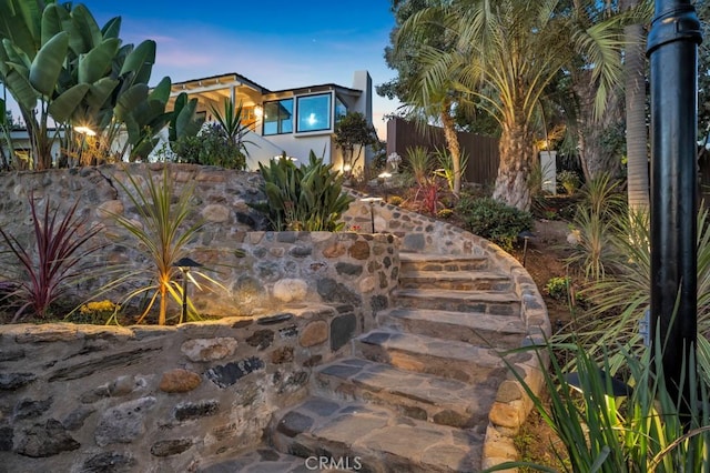 10 Camel Pt, Laguna Beach, CA 92651 - view of yard