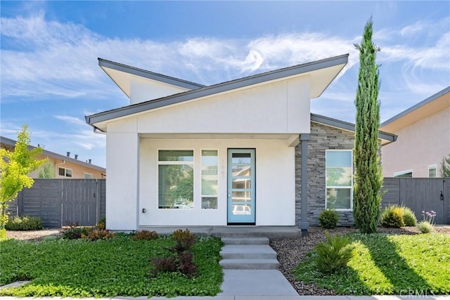1667 Notre Dame Blvd, Chico, CA 95928 - contemporary home with stucco siding and stone siding