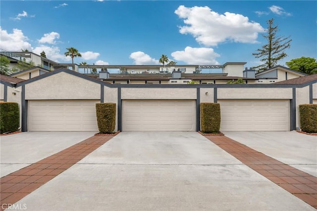 187 S Catalina Ave Unit 4, Pasadena, CA 91106 - multi unit property featuring stucco siding and concrete driveway