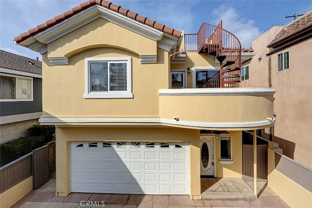 602 N Juanita Ave Unit B, Redondo Beach, CA 90277 - view of front facade featuring stucco siding, an attached garage, and washer / dryer