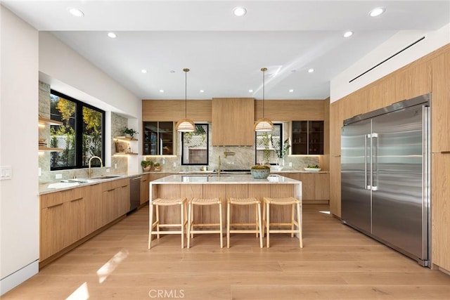 22640 Clarendon St, Woodland Hills, CA 91367 - kitchen featuring appliances with stainless steel finishes, modern cabinets, backsplash, and recessed lighting