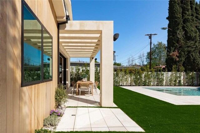22640 Clarendon St, Woodland Hills, CA 91367 - fenced backyard featuring a patio