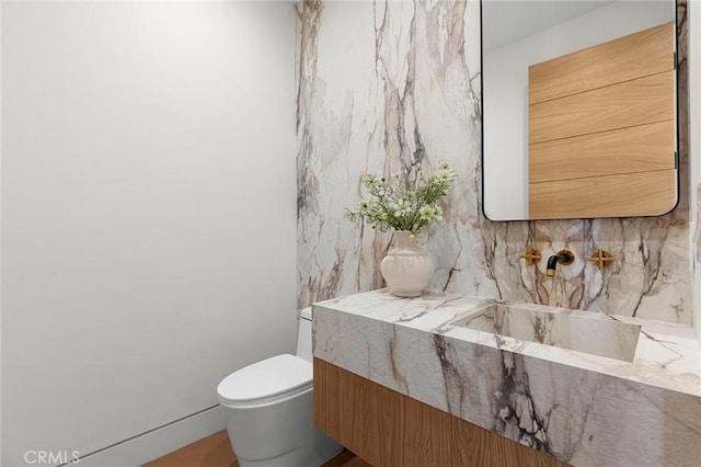 22640 Clarendon St, Woodland Hills, CA 91367 - bathroom with vanity and toilet