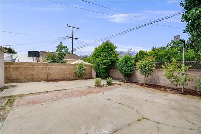 9331 Hunt Ave, South Gate, CA 90280 - fenced backyard featuring a patio