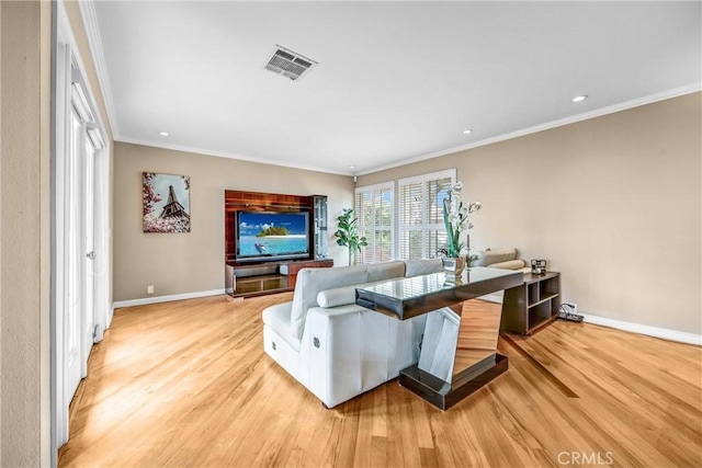 1512 Camino Lindo, South Pasadena, CA 91030 - living area featuring crown molding, baseboards, light wood-style floors, and recessed lighting