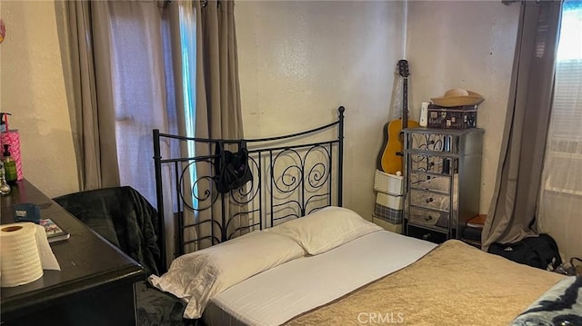 8933 Bowman Ave, South Gate, CA 90280 - bedroom featuring a textured wall