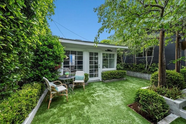 541 1st St, Manhattan Beach, CA 90266 - view of green lawn