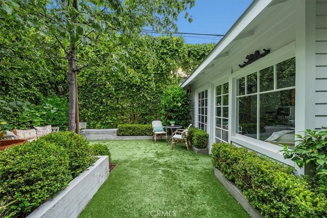 541 1st St, Manhattan Beach, CA 90266 - view of grassy yard