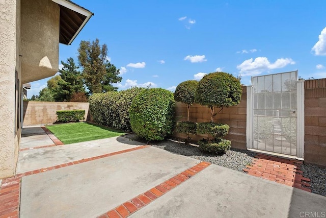 6 Cape Cod, Irvine, CA 92620 - fenced backyard with a patio area