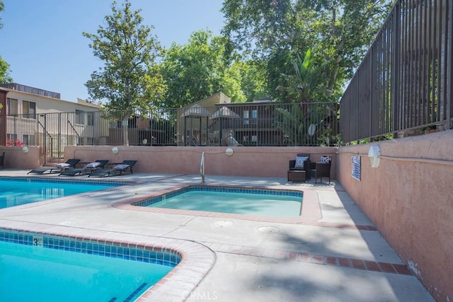 18350 Hatteras St Unit 169, Tarzana, CA 91356 - community pool with a community hot tub and a patio area