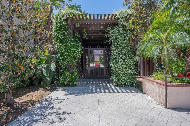 18350 Hatteras St Unit 169, Tarzana, CA 91356 - view of gate