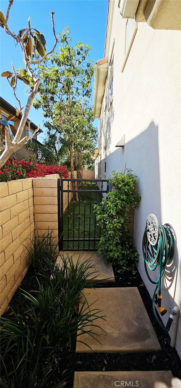 29310 Paseo Palmar, San Juan Capistrano, CA 92675 - view of patio featuring a gate