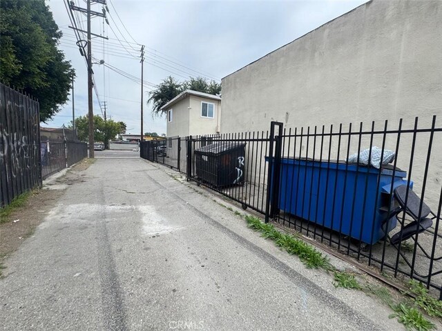 9205 S San Pedro St, Los Angeles, CA 90003 - photo 9
