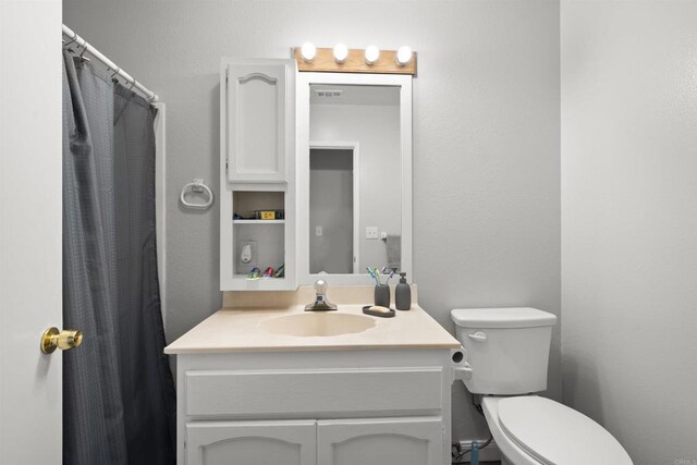 22432245 S Lanoitan, National City, CA 91950 - full bath featuring vanity, toilet, and curtained shower