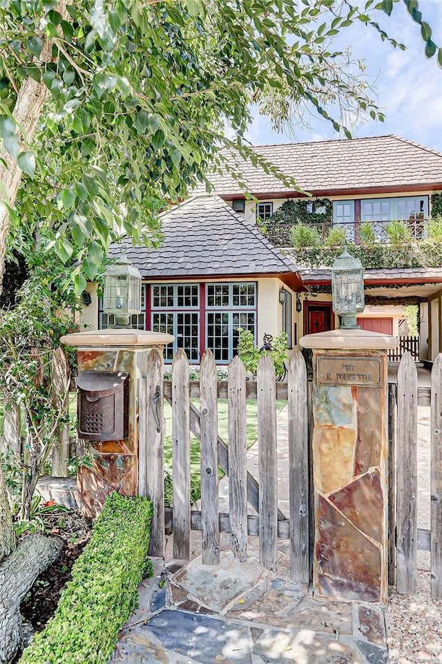 2917 N Poinsettia Ave, Manhattan Beach, CA 90266 - rear view of house with stucco siding