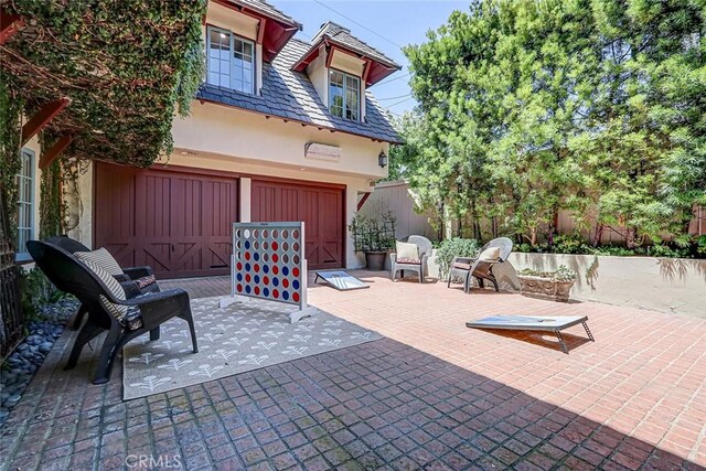 2917 N Poinsettia Ave, Manhattan Beach, CA 90266 - view of patio featuring an attached garage