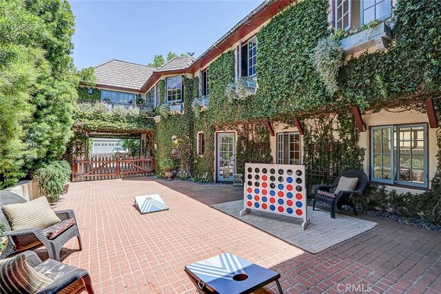 2917 N Poinsettia Ave, Manhattan Beach, CA 90266 - view of patio / terrace with a gate