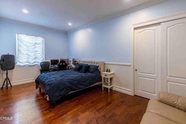 3007 Springbank Ct, Bakersfield, CA 93311 - bedroom featuring hardwood / wood-style floors, ornamental molding, baseboards, and recessed lighting