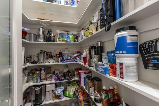 3007 Springbank Ct, Bakersfield, CA 93311 - view of pantry