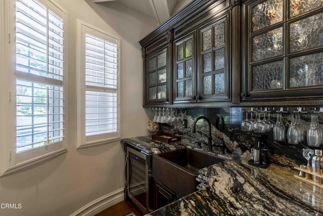 3007 Springbank Ct, Bakersfield, CA 93311 - indoor wet bar featuring beverage cooler, decorative backsplash, and baseboards